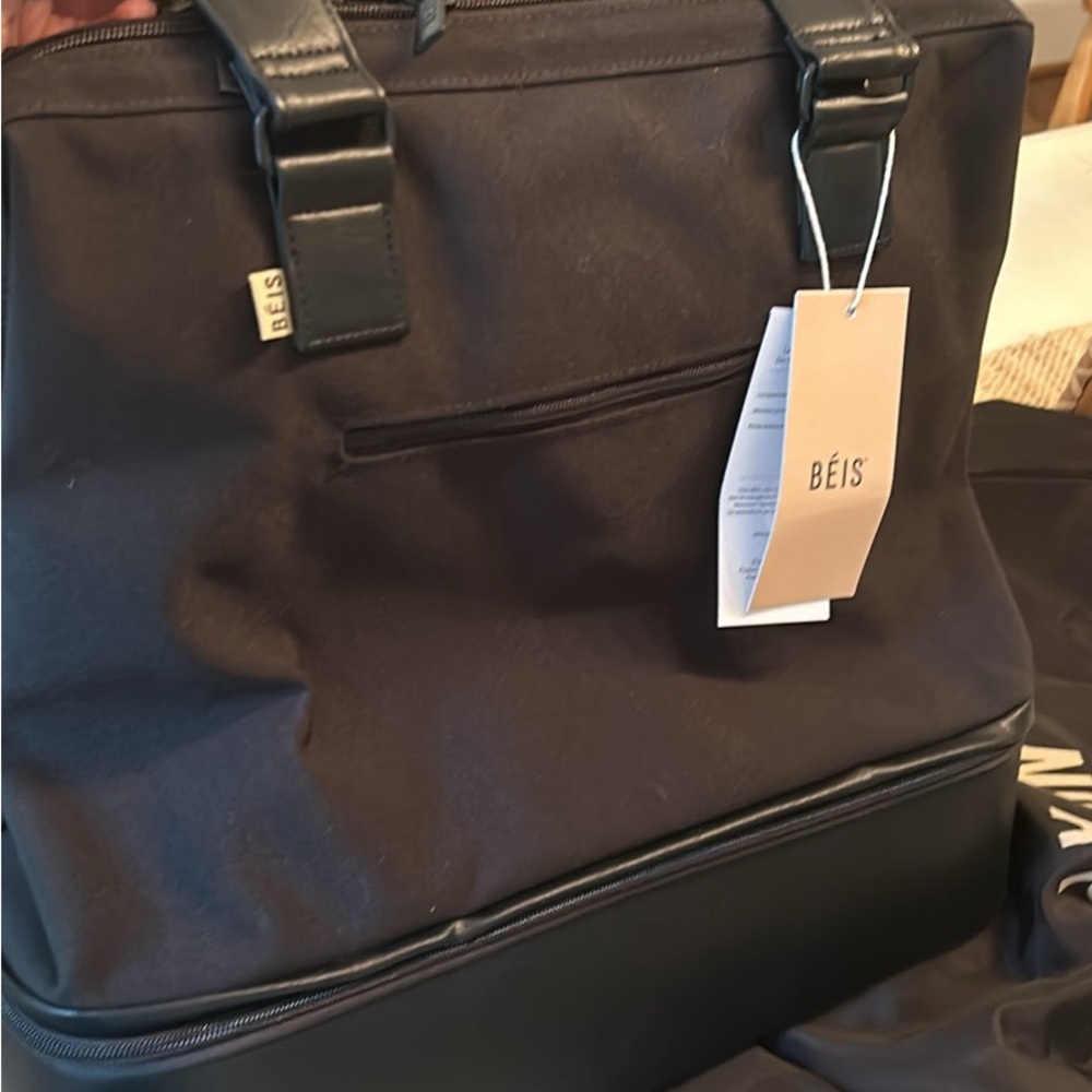 BÉIS Mini Weekender Travel Bag in Black - Picture 2 of 4